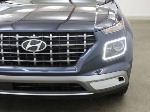 Used 2024 Hyundai Venue Limited FWD image 8