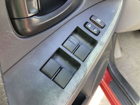 Used 2012 Toyota RAV4 FWD image 11