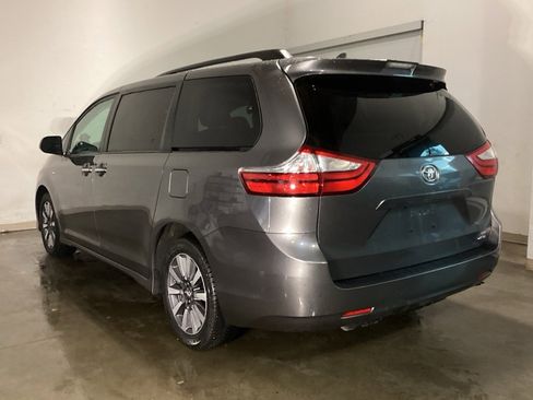 Used 2018 Toyota Sienna AWD image 10