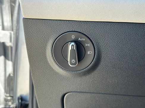 New 2026 Volkswagen Taos SE FWD image 14