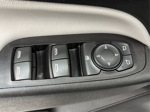 Used 2019 Chevrolet Equinox LS FWD image 40