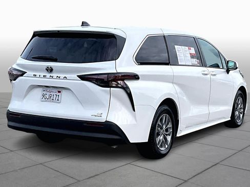 Certified 2023 Toyota Sienna LE image 12