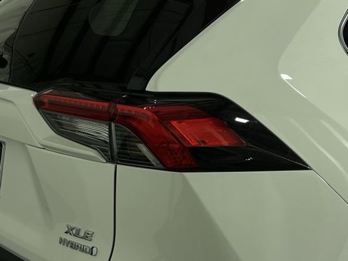 Used 2021 Toyota RAV4 XLE w/ XLE Grade Weather Package AWD/4WD image 22