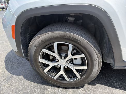 Certified 2025 Jeep Grand Cherokee Limited AWD/4WD image 39