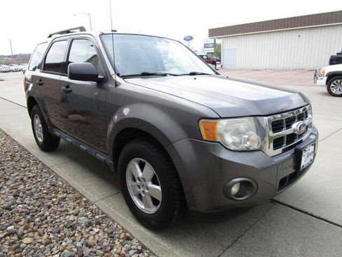 Used 2010 Ford Escape XLT image 3