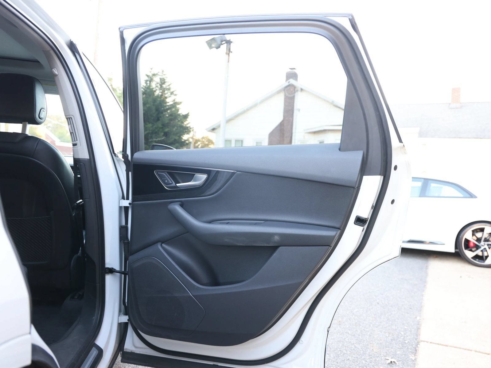 Used 2019 Audi Q7 3.0T Premium w/ Cold Weather Package AWD/4WD image 27