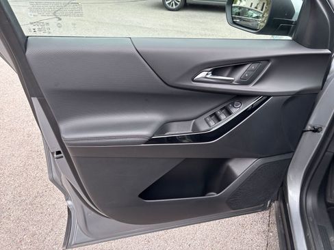 Used 2025 Chevrolet Equinox LT FWD image 18