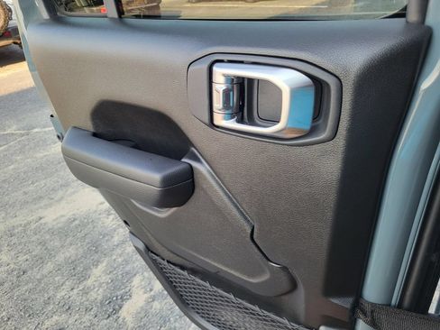 Used 2026 Jeep Gladiator Mojave AWD/4WD image 16