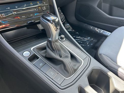 New 2025 Volkswagen Jetta SE image 32