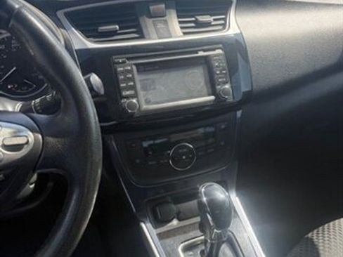 Used 2018 Nissan Sentra SR w/ Technology Package image 10