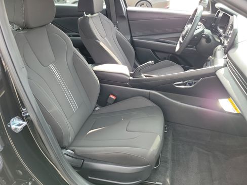 Certified 2025 Hyundai Elantra Sport w/ Cargo Package image 18