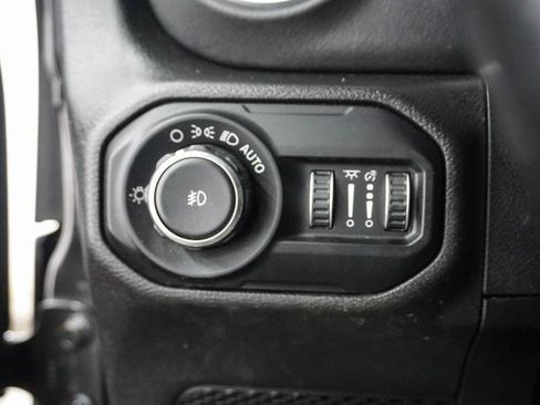 Used 2018 Jeep Wrangler Unlimited Sahara image 23