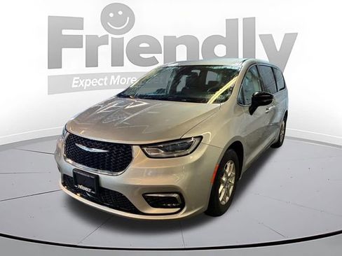 Used 2024 Chrysler Pacifica Touring-L FWD image 1