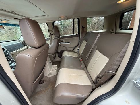 Used 2008 Jeep Liberty Limited w/ Premium Group image 11
