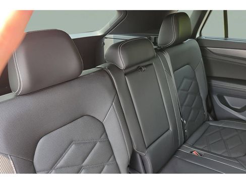 Used 2024 Volkswagen Atlas Cross Sport SE FWD image 36