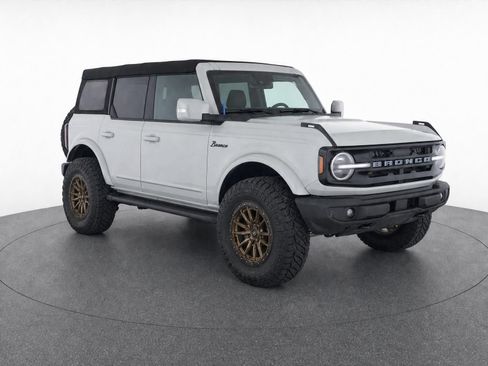 Used 2023 Ford Bronco Outer Banks AWD/4WD image 1