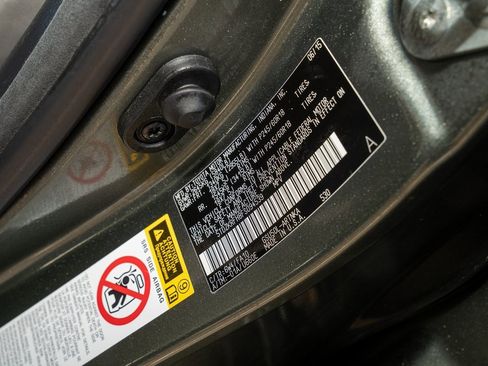 Used 2015 Toyota Highlander LE image 22