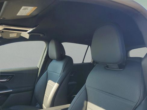 Used 2025 Mercedes-Benz GLC 300 image 24
