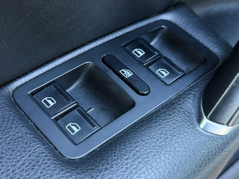 Used 2018 Volkswagen Passat 3.6 FWD image 5