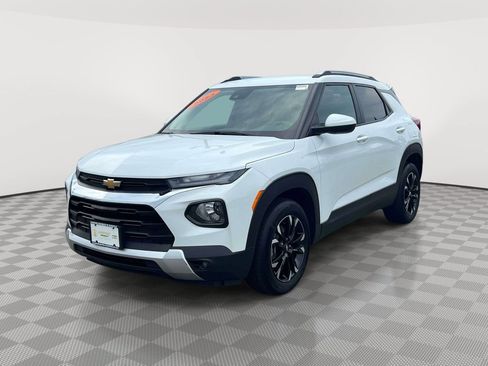 Used 2023 Chevrolet TrailBlazer LT FWD image 3