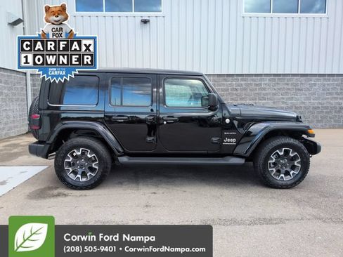 Used 2024 Jeep Wrangler Unlimited Sahara w/ Technology Group AWD/4WD image 2