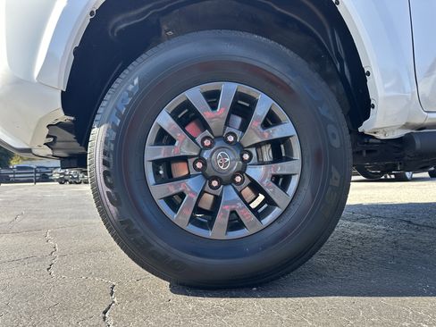 Used 2023 Toyota Tacoma TRD Off-Road image 12