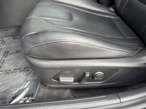Used 2025 Hyundai Elantra Limited FWD image 30