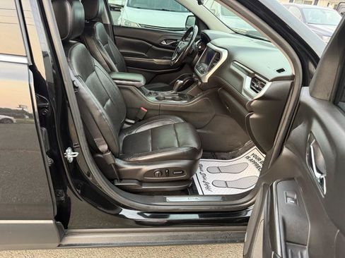 Used 2017 GMC Acadia SLT w/ LPO, Cargo Package FWD image 14