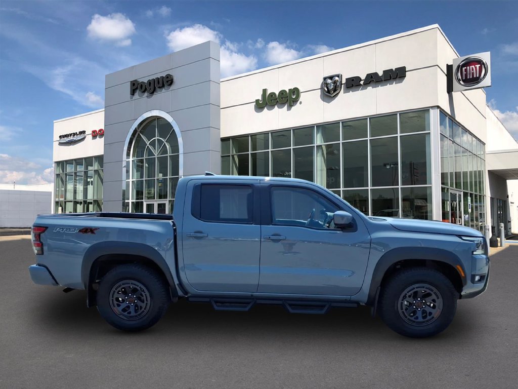 Used 2025 Nissan Frontier PRO-4X AWD/4WD image 2