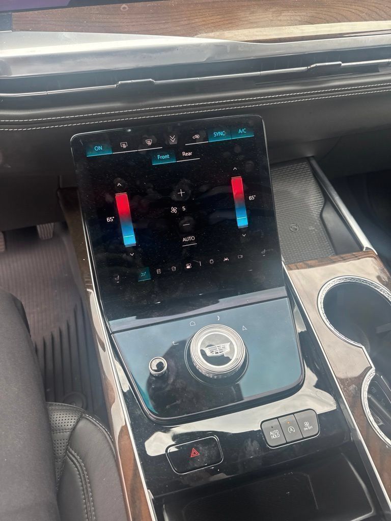 Used 2026 Cadillac Escalade ESV Platinum Luxury w/ LPO, Floor Liner Package AWD/4WD image 15