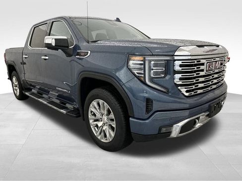 Used 2024 GMC Sierra 1500 Denali w/ Technology Package AWD/4WD image 9