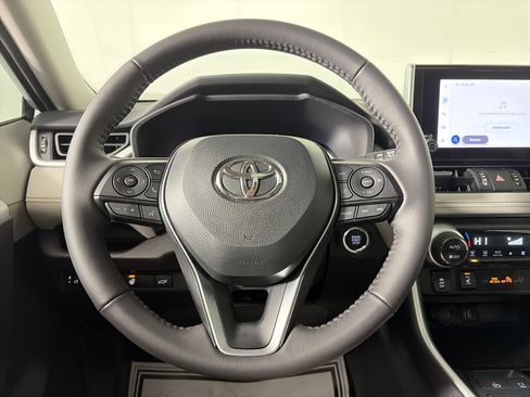 Used 2025 Toyota RAV4 XLE Premium image 24