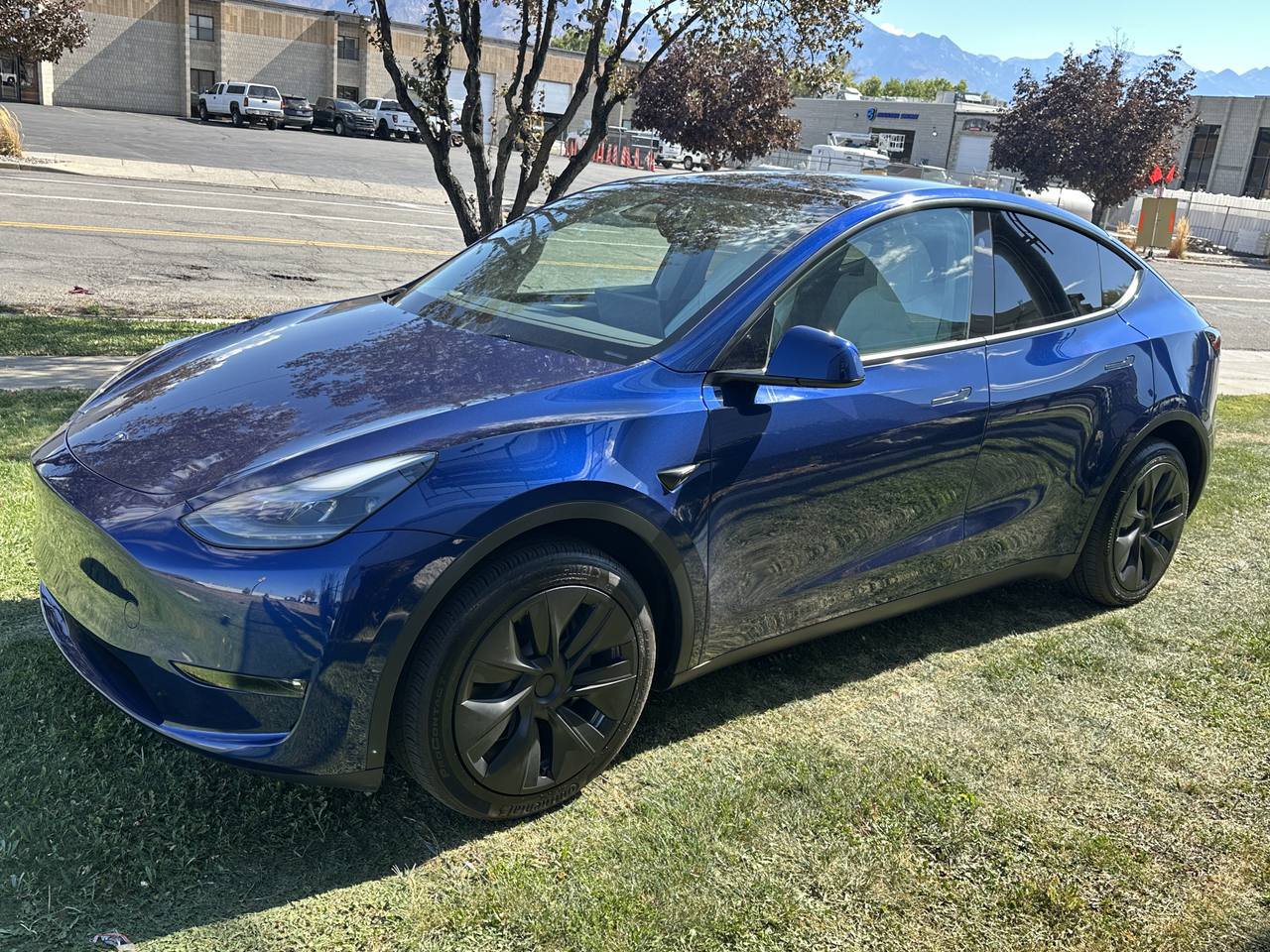 Used 2024 Tesla Model Y Long Range AWD/4WD image 11