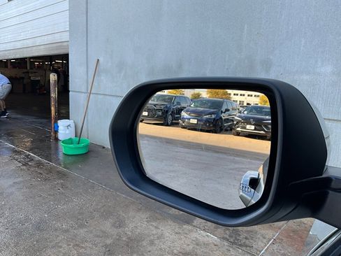 Used 2025 Chevrolet Equinox LT image 18