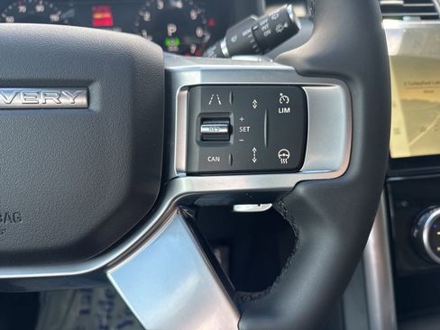 Used 2024 Land Rover Discovery Dynamic SE image 20