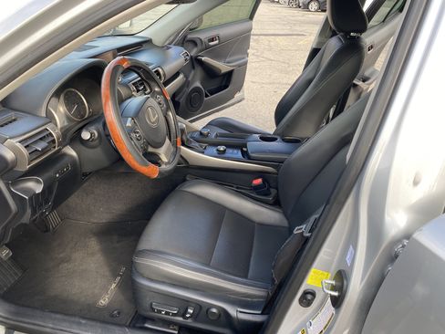 Used 2016 Lexus IS 200t RWD image 13