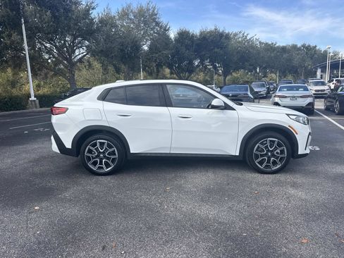 Used 2025 BMW X2 xDrive28i image 3