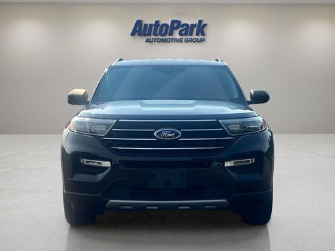 Used 2022 Ford Explorer XLT w/ Equipment Group 202A AWD/4WD image 2