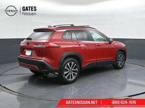 Used 2022 Toyota Corolla Cross XLE w/ Convenience Package image 2