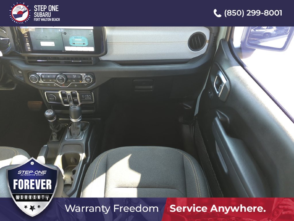 Used 2024 Jeep Wrangler Unlimited w/ Convenience Group AWD/4WD image 16