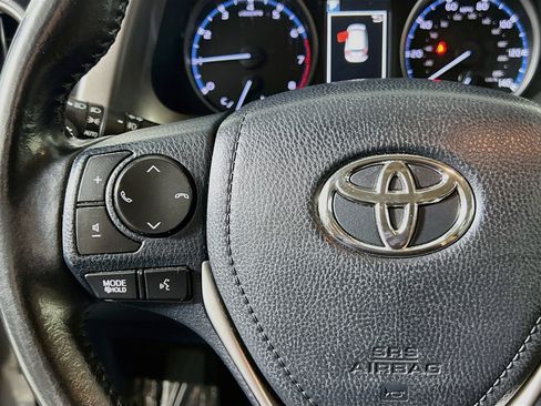 Used 2018 Toyota RAV4 XLE AWD/4WD image 19