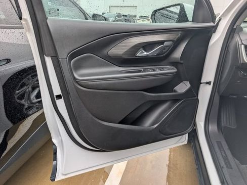 Used 2024 GMC Terrain SLE FWD image 21