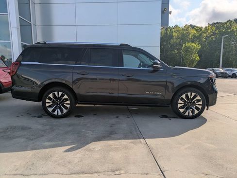 Used 2025 Ford Expedition Max Platinum w/ Platinum Ultimate Package AWD/4WD image 3