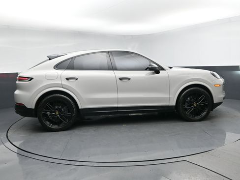 Used 2024 Porsche Cayenne Coupe image 3