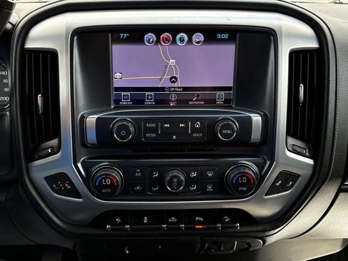 Used 2018 GMC Sierra 2500 SLE w/ HD SLE Preferred Plus Package AWD/4WD image 18