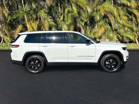 Used 2024 Jeep Grand Cherokee L Altitude RWD image 4
