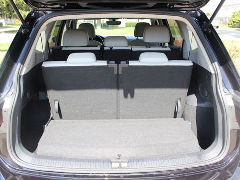 Used 2019 Volkswagen Tiguan SE w/ Panoramic Sunroof Package image 44