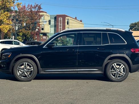 Used 2026 Mercedes-Benz GLB 250 image 2