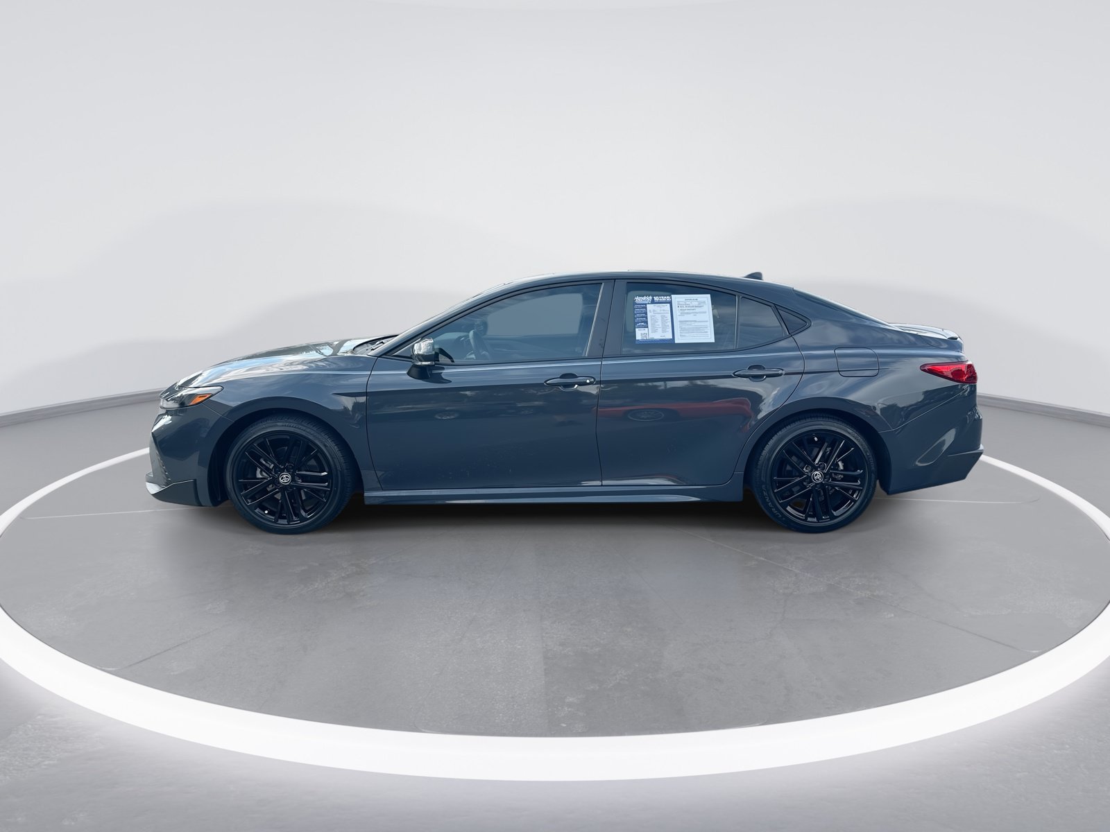 Used 2025 Toyota Camry SE FWD image 6
