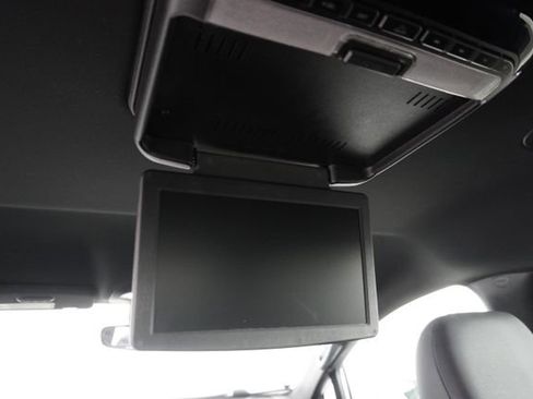 Used 2020 Chrysler Pacifica Touring-L FWD image 37